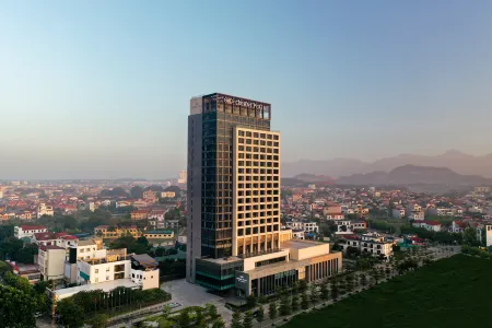 Crowne Plaza Vinh Yen City Centre Отели в г. Dong Da
