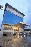 Goutham Grand Hotel فنادق في Tenali