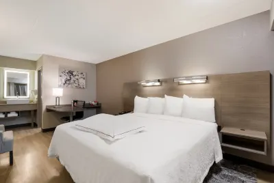 Red Roof Plus+ Chicago - Naperville Hoteles en Warrenville