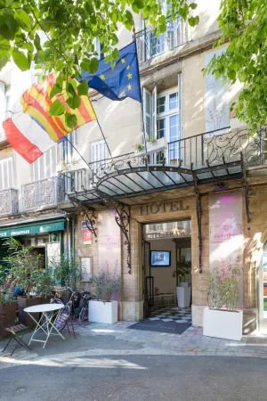 Hôtel de France Отели рядом с достопримечательностью «Фонтан Ротонда»