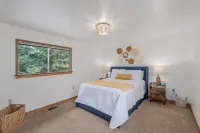 Trobele 3 Bedroom Home by NW Comfy Cabins by RedAwning