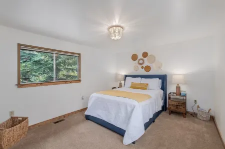 Trobele 3 Bedroom Home by NW Comfy Cabins by RedAwning