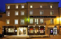 Logis Hostellerie du Forez Hôtels à proximité de : Bowling Le Platinium