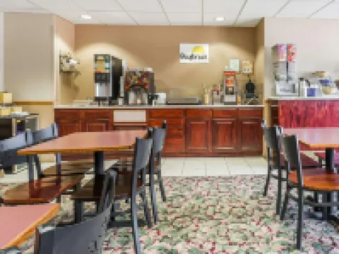 Quality Inn & Suites Hotels in Mccook