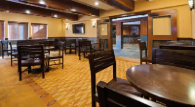 ลอยด์ โรงแรม แอสโทเรีย เบย์ฟรอนต์, แอน แอสเซนด์ คอลเลคชั่น โรงแรม