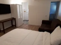 Etty's Hous - Boutique Hotel Hotels near הפארק בלינסון פתח תקווה