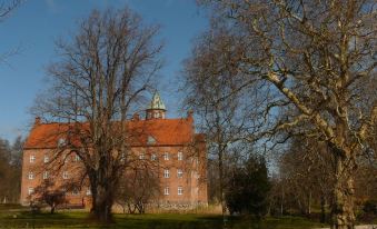 Sostrup Slot og Kloster