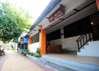 Voyagers Hostel 로 달람 베이 호텔