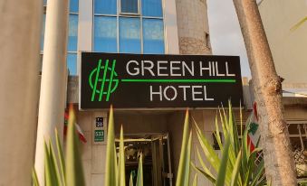 "the exterior of a green hill hotel with palm trees and a sign that reads "" green hill hotel ""." at Green Hill Hotel