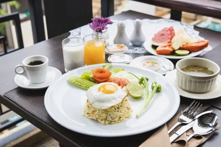 La Seine City Resort, Chiang Mai Отели рядом с достопримечательностью «S.W.A.T Chiang Mai»