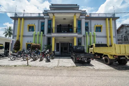 RedDoorz Syariah Near Sultan Thaha Airport Jambi Отели в г. Talang Bakung