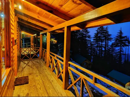 Mid Conifer Отели в г. Чамба