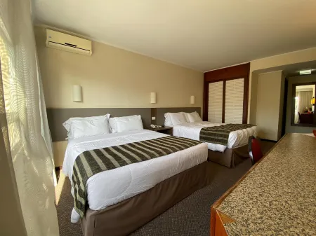 Lancaster Hotel by Castelo Itaipava Отели рядом с достопримечательностью «Botanical Garden of Curitiba»