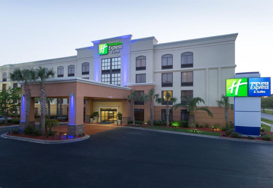 Holdiday Inn Holiday Inn Express & Suites Jacksonville Airport: Angebote ...