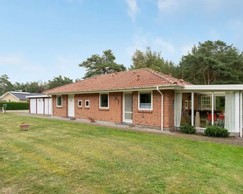 "Maksimilian" - 1.5km from the Sea Hotels in Læsø