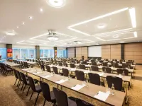 Lindner Hotel Dusseldorf Airport Hotels near Stockum