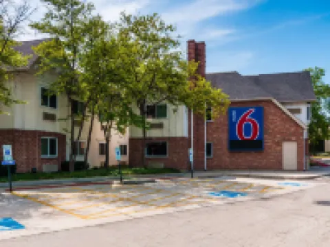 Motel 6 Arlington Heights, IL - Chicago North Central Hotels in Cook County