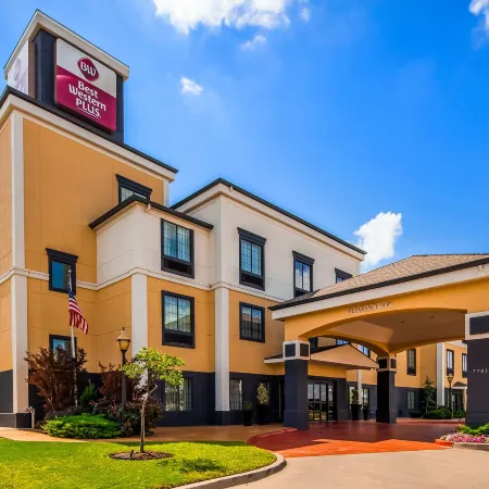 Best Western Plus Barsana Hotel & Suites Отели рядом с достопримечательностью «Торговый центр "Кроссроудз"»