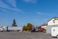 Super 8 by Wyndham Union Gap Yakima Area - parking