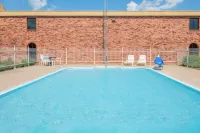 Days Inn by Wyndham Calvert City/Paducah East - Pools
