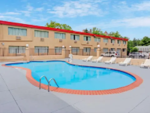 Howard Johnson by Wyndham Pikesville Hotels in Pikesville