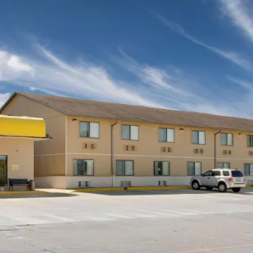 Super 8 by Wyndham Macomb