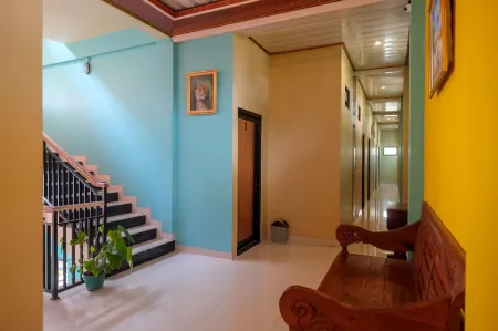 Sans Hotel Kumbang Yogyakarta by RedDoorz Отели в г. Umbulharjo