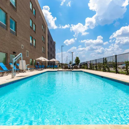 La Quinta Inn & Suites by Wyndham Round Rock Near Kalahari