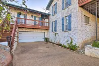 Sunny Lakefront Escape w/ Private Beach & Deck - parkir