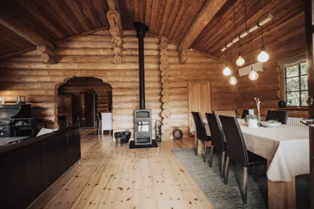 Fjordhygge, Cozy Log Retreat Near Sea & Forest - Sauna & Outdoor Living