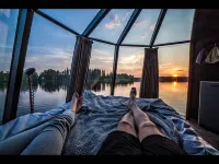 Peace & Quiet Hotel Floating Glass Room for 2 Guests Experience Northern Lights - Homestay