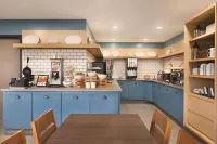 Country Inn & Suites by Radisson, Lawrenceville Near Northside Hospital Gwinnett - breakfast