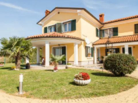 Mirela Hoteles en Trgetari