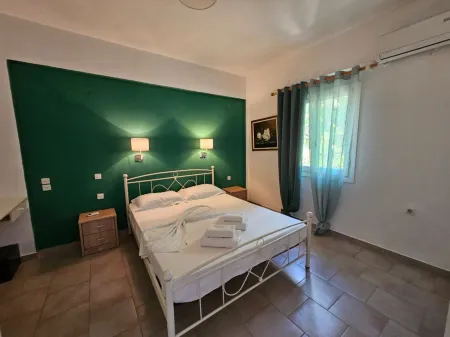 Corfu Glyfada Menigos Resort No01 Отели рядом с достопримечательностью «Glyfada Beach»