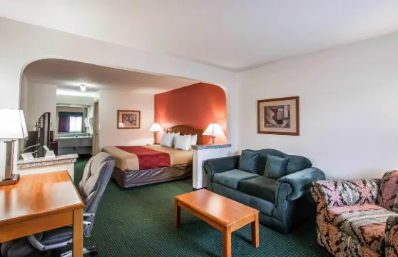 孟菲斯東部的伊克諾套房旅館