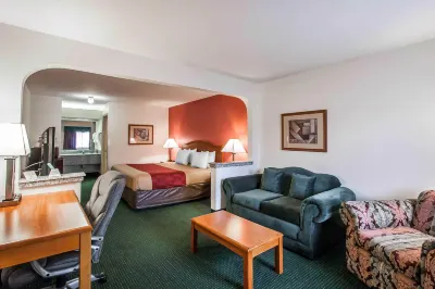 Econo Lodge Inn & Suites Memphis Hotels in Memphis