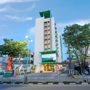 Whiz Prime Hotel Balikpapan Hotels near Bekapai Park