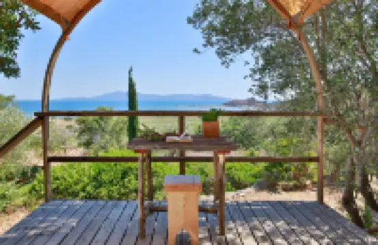 塔拉莫內吉塔村營地