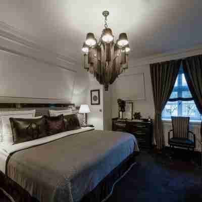 Schlosshotel Berlin by Patrick Hellmann Rooms