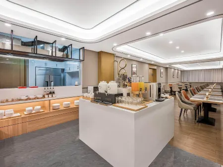 Country inn & suites by Radisson, Houma Xintian Square Отели рядом с достопримечательностью «Kaifaqu Pedestrian Street»