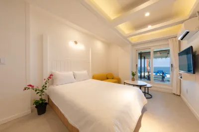 Gangneung Bella Luna Pension Hotels in Gangneung-si