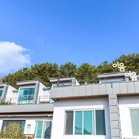 Geoje Ium Spa Pension / Sound & Sense