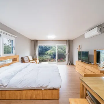 Jeju Dasol Pension (10-Minute Walk from Woljeong Beach) 堂處物洞窟附近的飯店