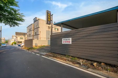 Pohang Mundeok Residential Hotel (Residential) Отели рядом с Аэропорт Пхохан