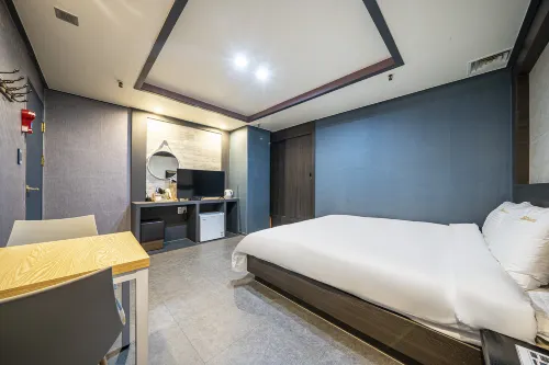 Changwon Jungangdong Paradise - โมเทล