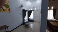 Utami Homestay Banyuwangi Hotel di Tukangkayu