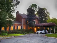 The Houstonian Hotel, Club & Spa Hotels near Karbach Brewing Co.