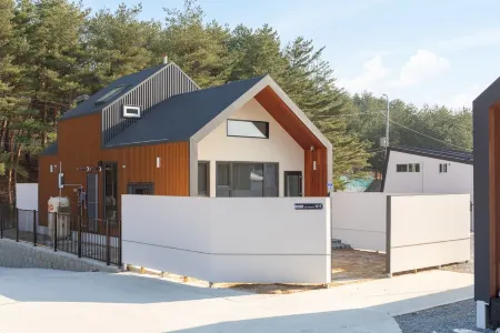 Private Gangneung Gamseong Stay JD Отели рядом с достопримечательностью «Джумунджин- Бич»