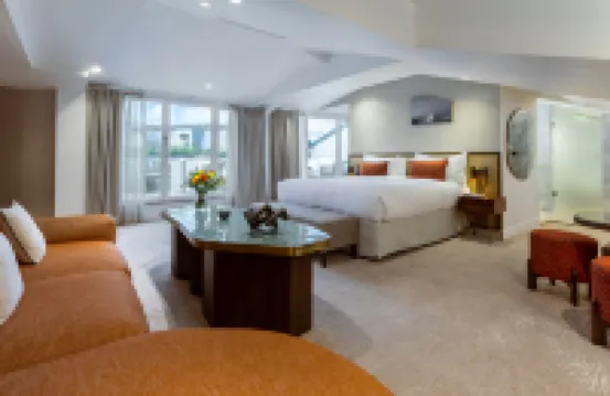 อินเตอร์คอนติเนนตัล ปารีส ชองป์ เอลิเซ่ บาย IHG