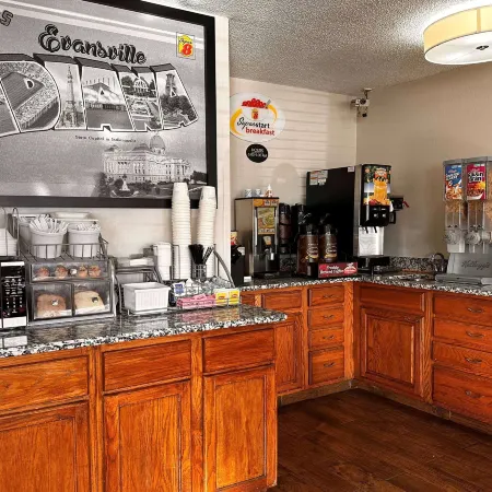 Super 8 by Wyndham Evansville East